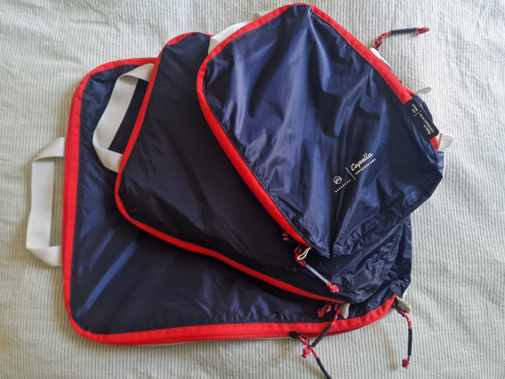 3 cubes de compressions de différentes tailles permettant d'organiser sa valise et de gagner de la place