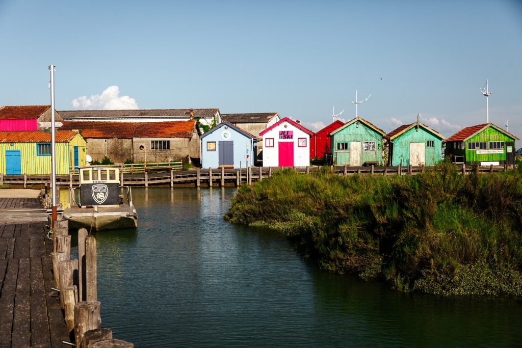 cabanes ostréicoles colorées de Château d'Oléron