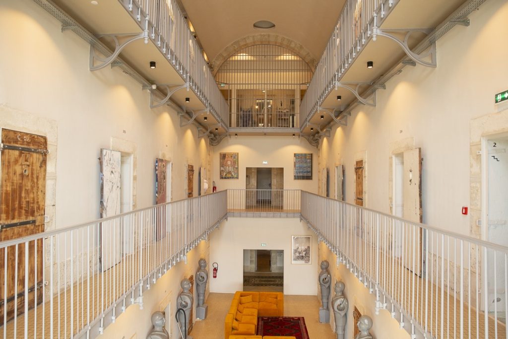 Couloir des cellules dans l'hôtel La prison à Béziers