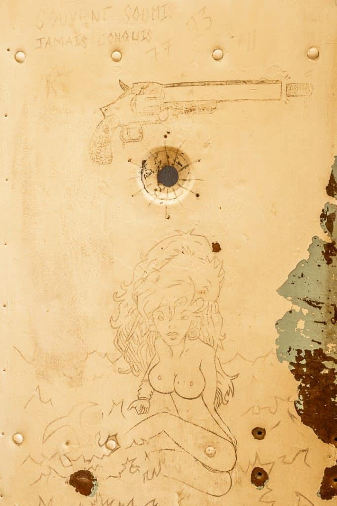 dessin d'un prisonnier gardé pour décoré l'hotel la prison