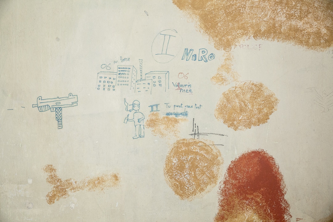 graffiti d'une cellule de l'hotel la prison à Beziers