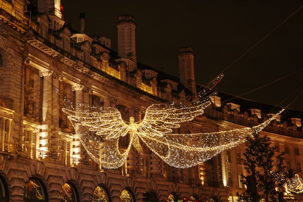 les anges illuminations de Noël sur Regent Street à Londres