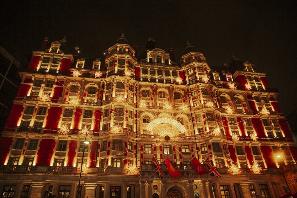 illuminations noel sur la façade du Mandarin oriental à Londres