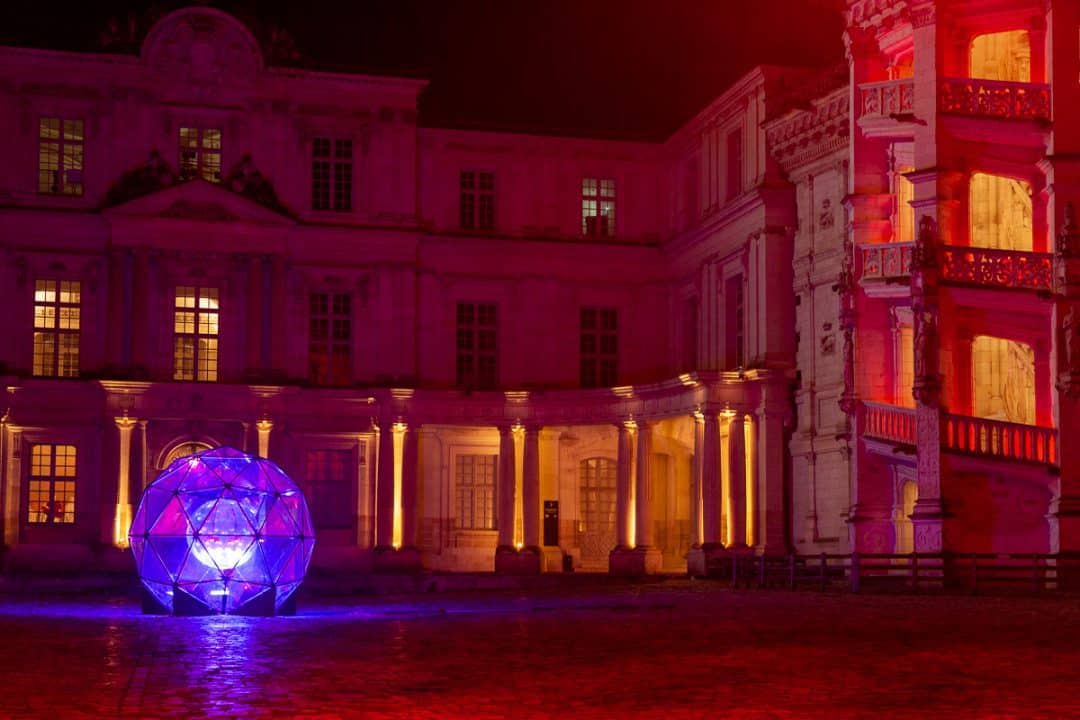 Illumination des façades intérieures du château de Blois