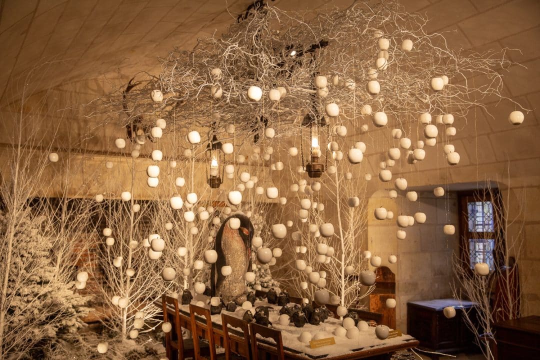 Décoration de noël d'un pingouin en chocolat dans les cuisines de Chenonceau