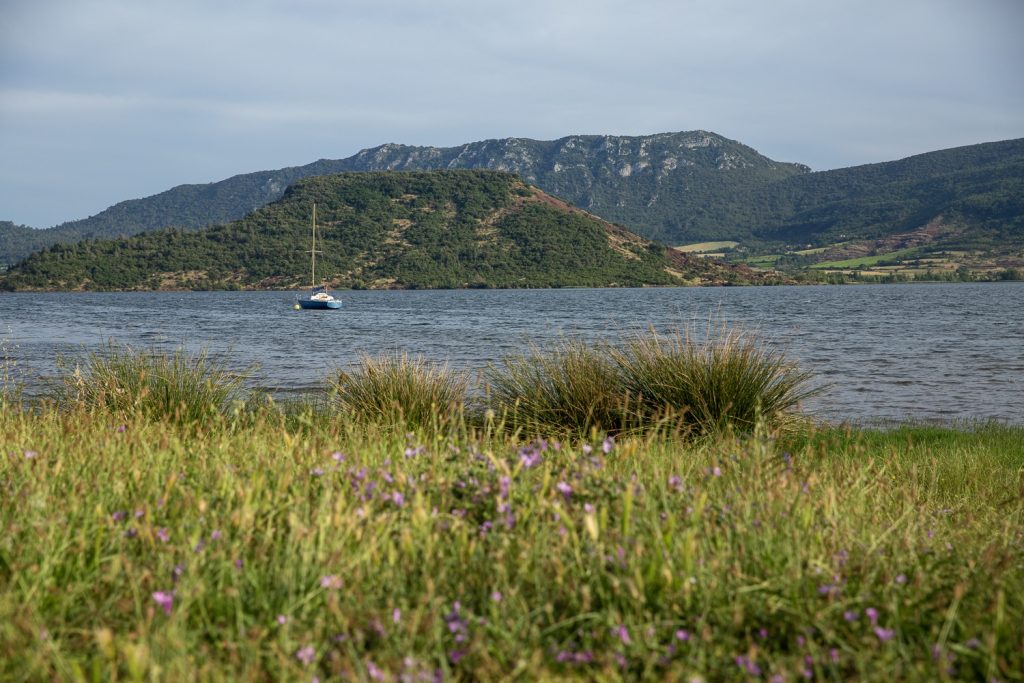 la baie des Vailhés au lac de Salagou