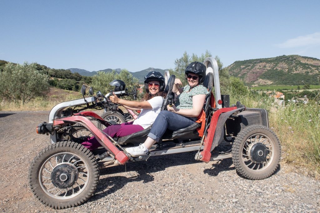 swincar électrique sur les sentiers du lac du salagou