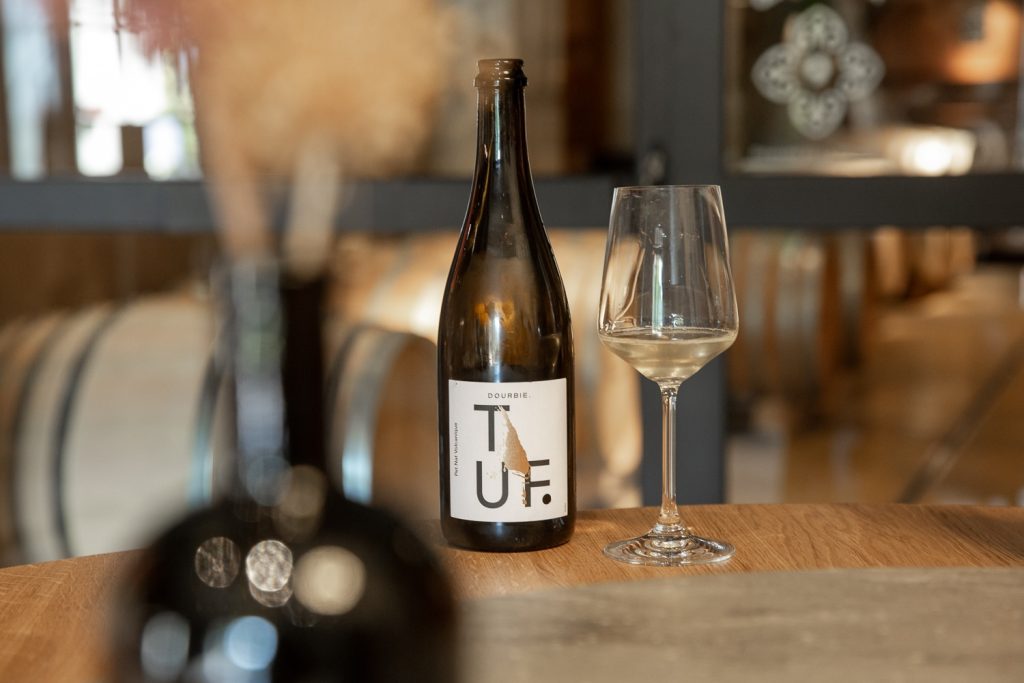 Verre de vin et bouteille lors d'une dégustation