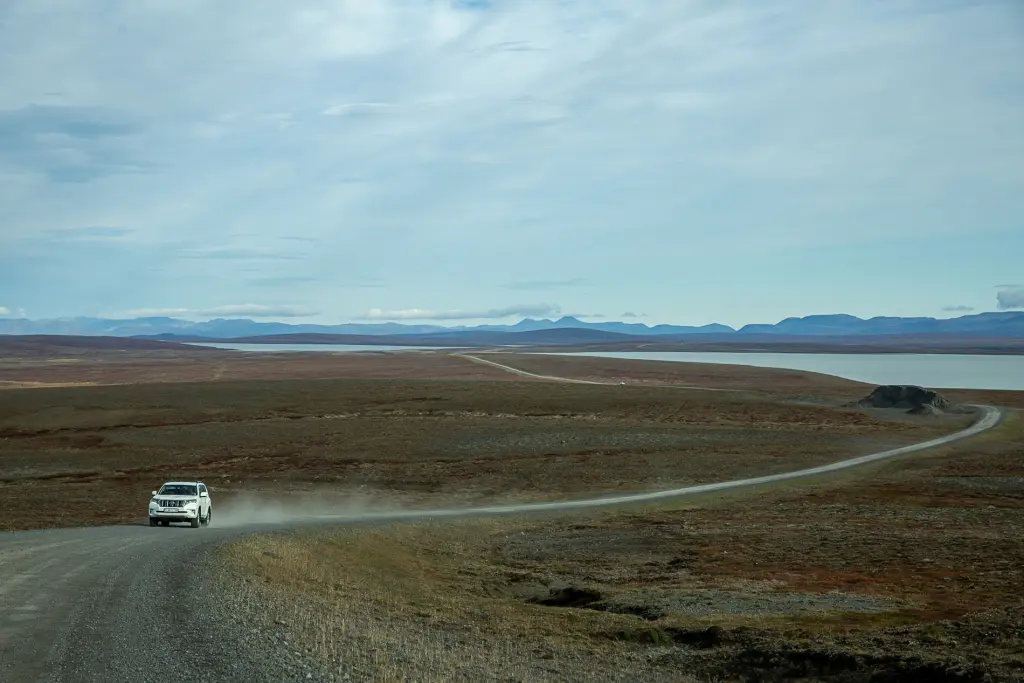 Voiture sur routes d'Islande
