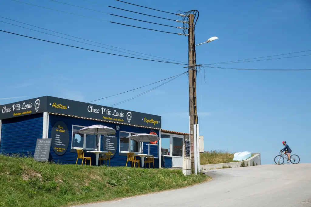Cabane chez p'tit Louis au port du Bonhomme