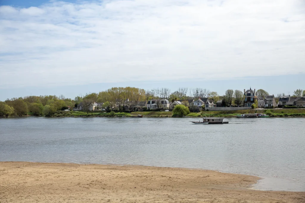 Vue sur le hameau des Lombardières depuis l'ile de Béhuard