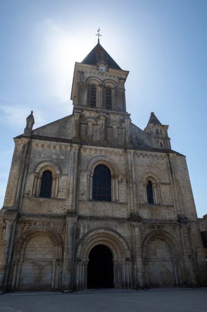Façade de l'église de Nieul-sur-l'Autize