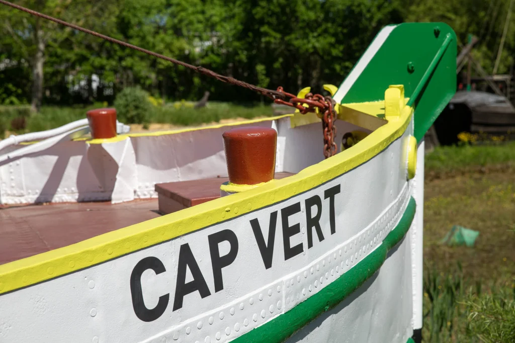 Proue rénovée du bateau Cap Vert classé monument historique